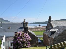 Ivybank Cottage, hotel with parking in Lamlash