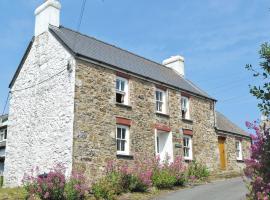 Trem-y-don Cottage, villa in Trevine