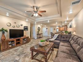 Step-Free Bullhead City Condo with Balcony!, παραθεριστική κατοικία σε Bullhead City