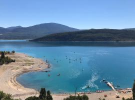 Les Gites du Verdon, côté lac (studio et T2)、サント・クロワ・デュ・ヴェルドンのホテル