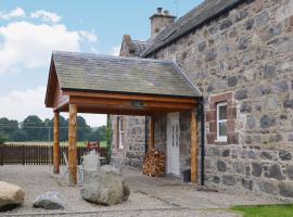 Stable Cottage - Beaufort Estate, country house in Belladrum