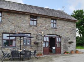 Ty Coch Cottage, hotel with parking in Dihewid