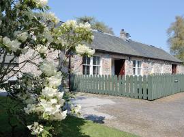 Song Bird Cottage, hotelli kohteessa Lochend