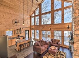 Scenic Hayward Lake View Retreat with Fire Pit, ваканционна къща в Хейуърд