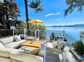 Peaceful Lakeside Retreat with Deck and Amazing Views!, hotel in Lakeside