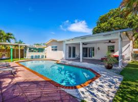 Joyful 4-bedroom villa with heated pool and kids area, hotel keluarga di Fort Lauderdale