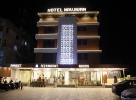 HOTEL NAVJIVAN, hotel v destinaci Vevji