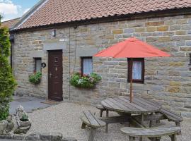 Dairy Cottage - 28344, hotel with parking in Staintondale