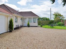 South Cleeve Bungalow, hotel in Otterford