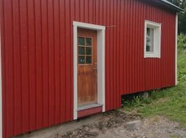Nyrenoverad charmig gäststuga med sovloft i Järpen, дом для отпуска в городе Järpen