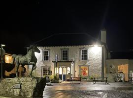 Feathers Royal Hotel, ξενοδοχείο σε Aberaeron