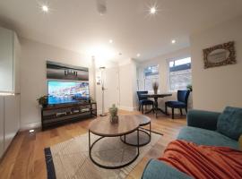 Ritual Stays stylish 1-Bed Flat in the Heart of St Albans City Centre with Working Space and Super Fast WiFi, vacation rental in St. Albans