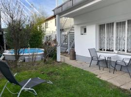Cheap Outlet Center Apartment with Pool, hotel v destinaci Parndorf