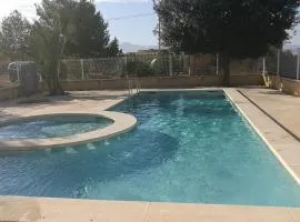 Casa de campo muy grande, con piscina y pistas