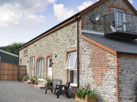 Paxton View Barn, hotel with parking in Llanddarog