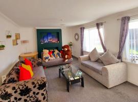 Teddy Bears' 3-bedroom Maisonette, hotel cerca de Club de golf Ardeer, Saltcoats