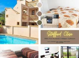 Self Catering. walking distance to beach., hotel in Uvongo Beach