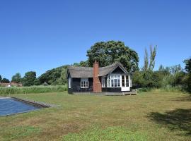 The Studio, hotel with parking in Hickling