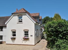 Bramble Cottage, pet-friendly hotel in Wimborne Minster