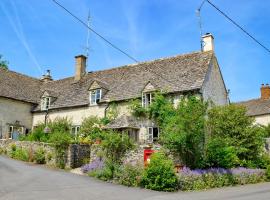 The Old Post Office - 27967, vacation home in Chedworth