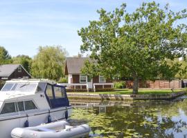 Silver Birches-af46, holiday home in Horning