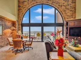 Elegance on the open water Beautiful Split Level Penthouse has Panoramic Vews of the Gulf Coast