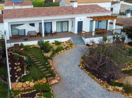 Casa Monte Salema, holiday home sa Vila do Bispo