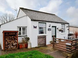 Little Whiteleigh, holiday home in Week Saint Mary