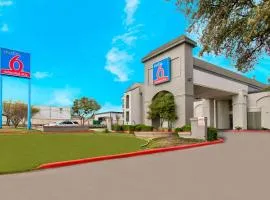 Studio 6-San Antonio, TX - Airport