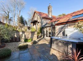 The Little Barn @ Bath With LARGE Hot Tub, hotel cerca de Torre Museo de Beckford, Bath