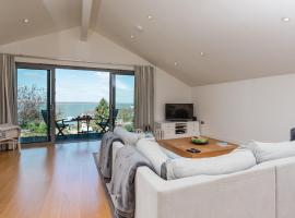 Solent Lawns, holiday home in Gurnard