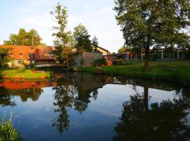 Holiday flat on small holiday farm with indoor pool many activities Kindwiller, hotel golf di Pfaffenhoffen