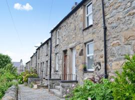 Crystal River Cottage, villa in Trefor