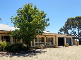 Angaston Lodge, chalet i Angaston