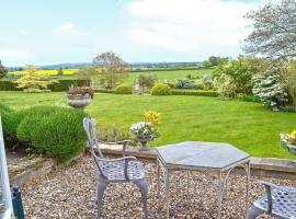 Acorn Cottage, hotel with parking in Todenham