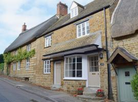 The Old Sweet Shop, hotel with parking in Hook Norton