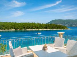 Captain's Quarters at Fiscardo Waterfront-feel the breeze, căn hộ ở Fiskardho