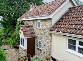 Oak Apple Cottage, hotel with parking in Upottery