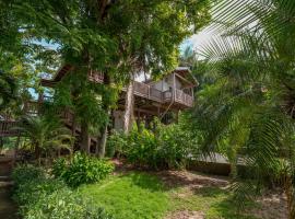 Exclusive Tropical House - 2 BDRM & 2 BATH - 3min Beach, hôtel à Roatán