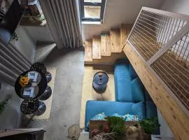 The Artful Cityscape Loft - Serenity In The City