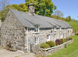 Hen Hafod, cottage in Llanfor