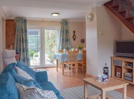 Grebe Cottage, hotel with parking in Somerton