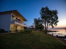 LAKE HOUSE Naka Cave, hotel con estacionamiento en Ban Don Klang