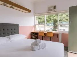 Black Swan Waterfront Motel