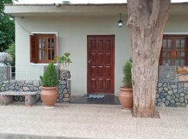 Casa y Departamentos Valle del Bermejo, country house in Villa Unión