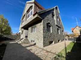 Magnifique villa - 5 chambres - Ifrane, וילה באיפראן