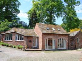 Woodstore Cottage, hotel amb aparcament a Lazonby