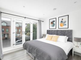 Skyvillion - London Enfield Chase Apartments with Parking & Wifi, apartment in Enfield