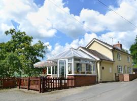 Mavis Cottage, hotel in Kington