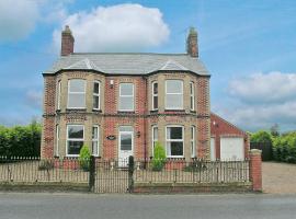 Pembroke House, hotel with parking in Happisburgh